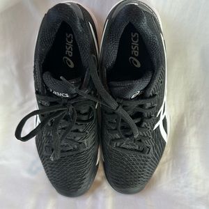 Women’s tennis court shoes